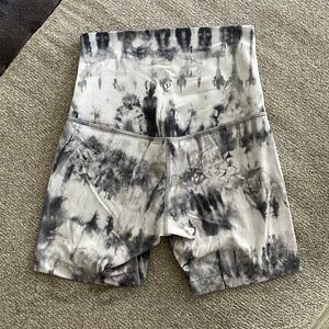 5" Hemmed Align Shorts